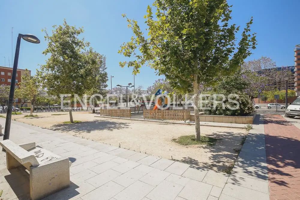 4 makuuhuone Asunto vuokrattavana paikassa Valencia kaupunki - 2 000 € (Ref: 9897630)