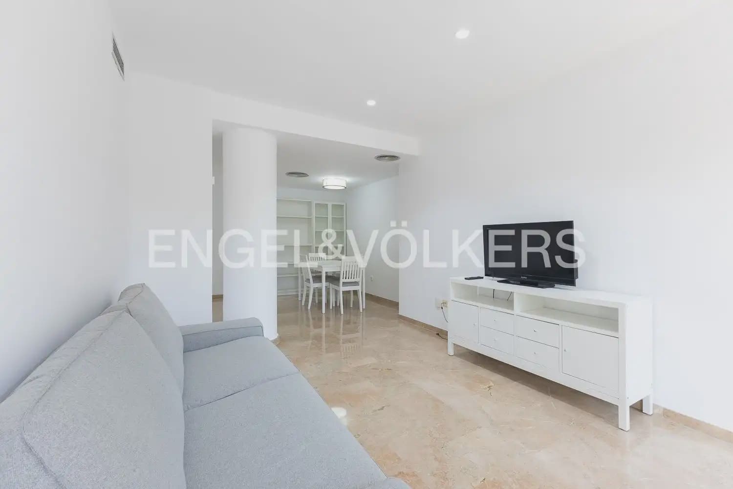 2 bedroom Flat for rent in Valencia city with pool garage - € 1,600 (Ref: 9897631)