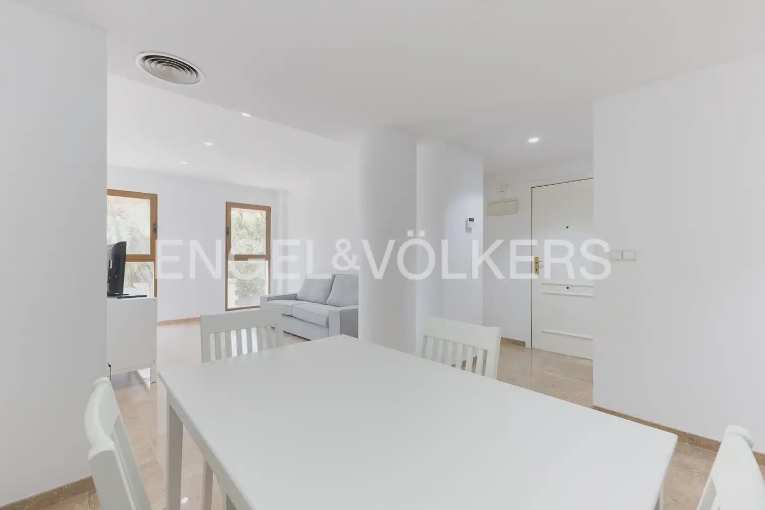 2 bedroom Flat for rent in Valencia city with pool garage - € 1,600 (Ref: 9897631)