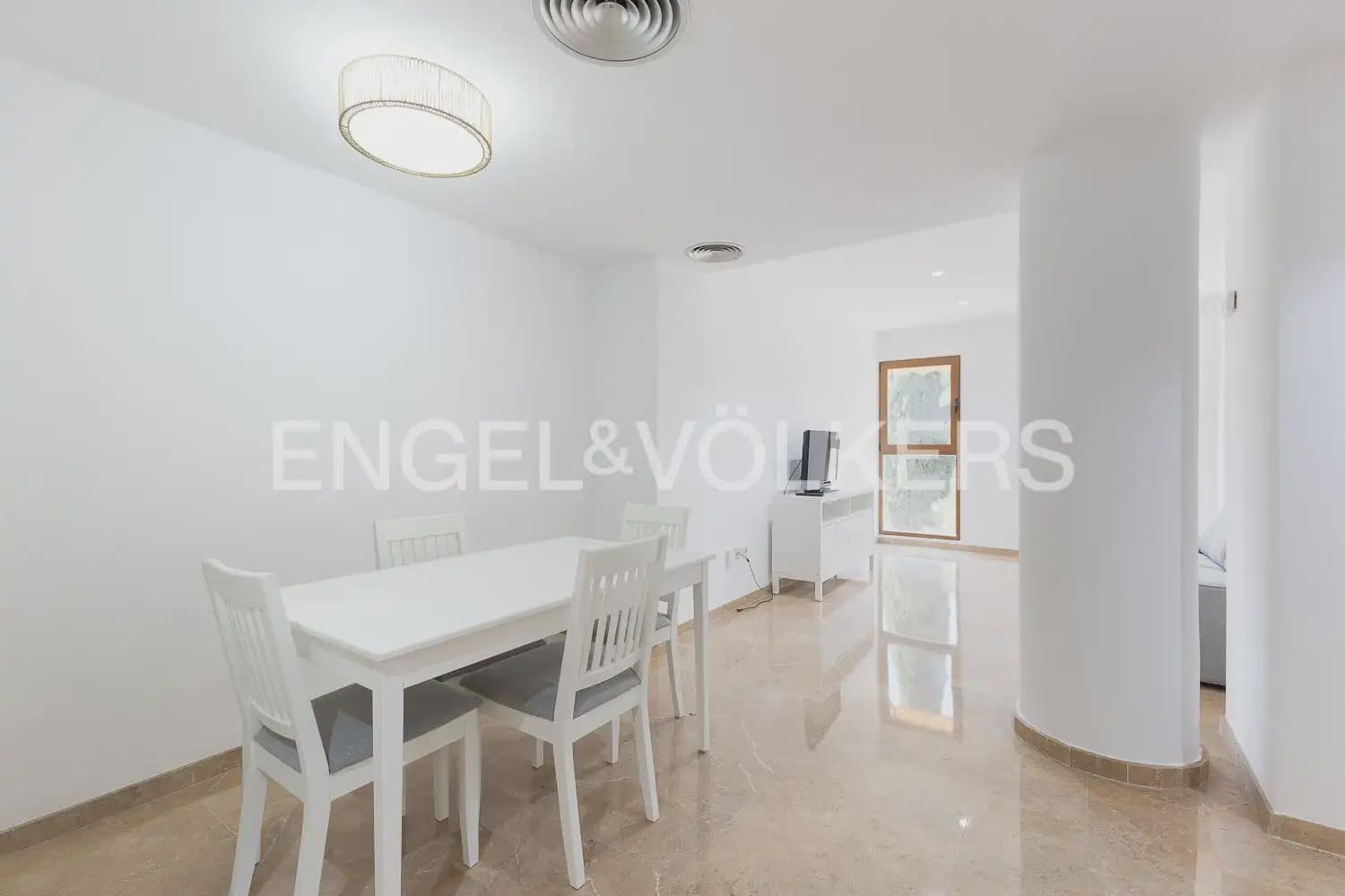 2 bedroom Flat for rent in Valencia city with pool garage - € 1,600 (Ref: 9897631)