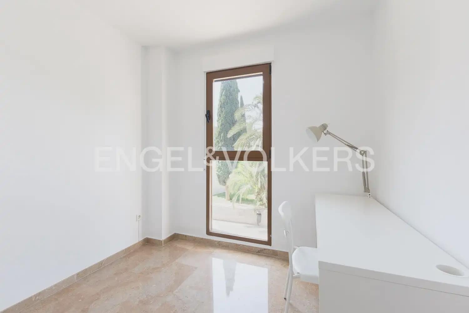 2 bedroom Flat for rent in Valencia city with pool garage - € 1,600 (Ref: 9897631)