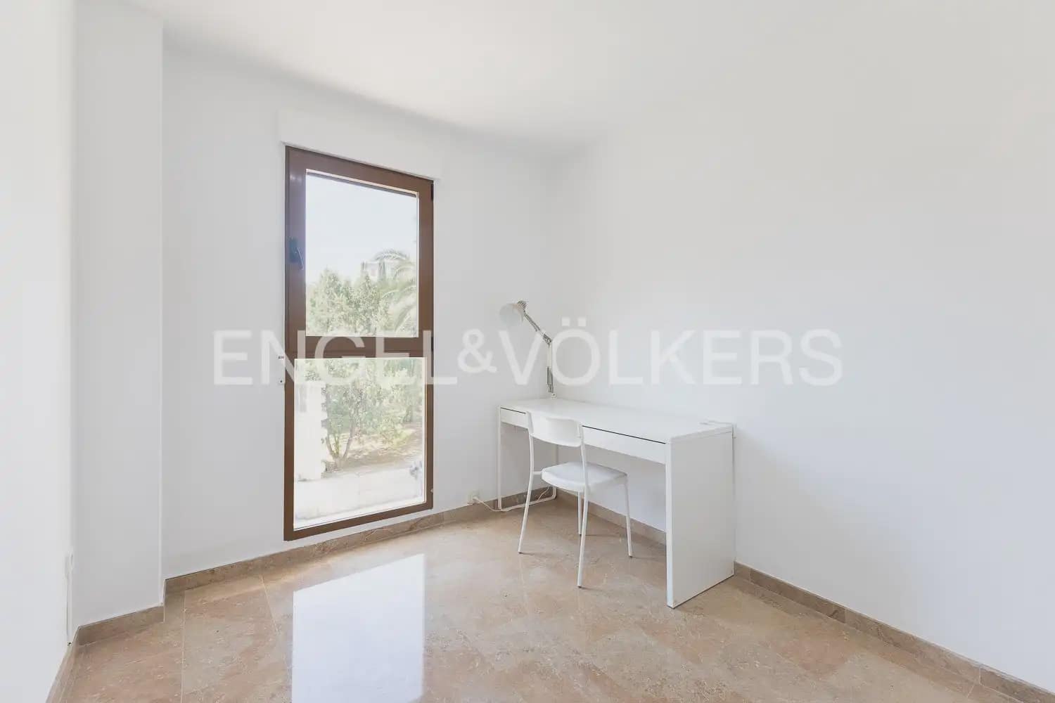 2 bedroom Flat for rent in Valencia city with pool garage - € 1,600 (Ref: 9897631)