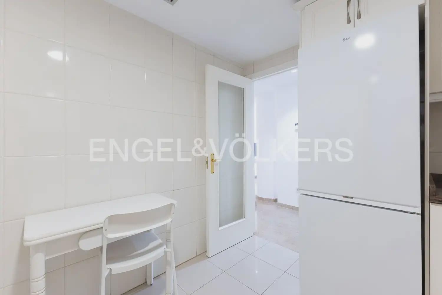 2 bedroom Flat for rent in Valencia city with pool garage - € 1,600 (Ref: 9897631)