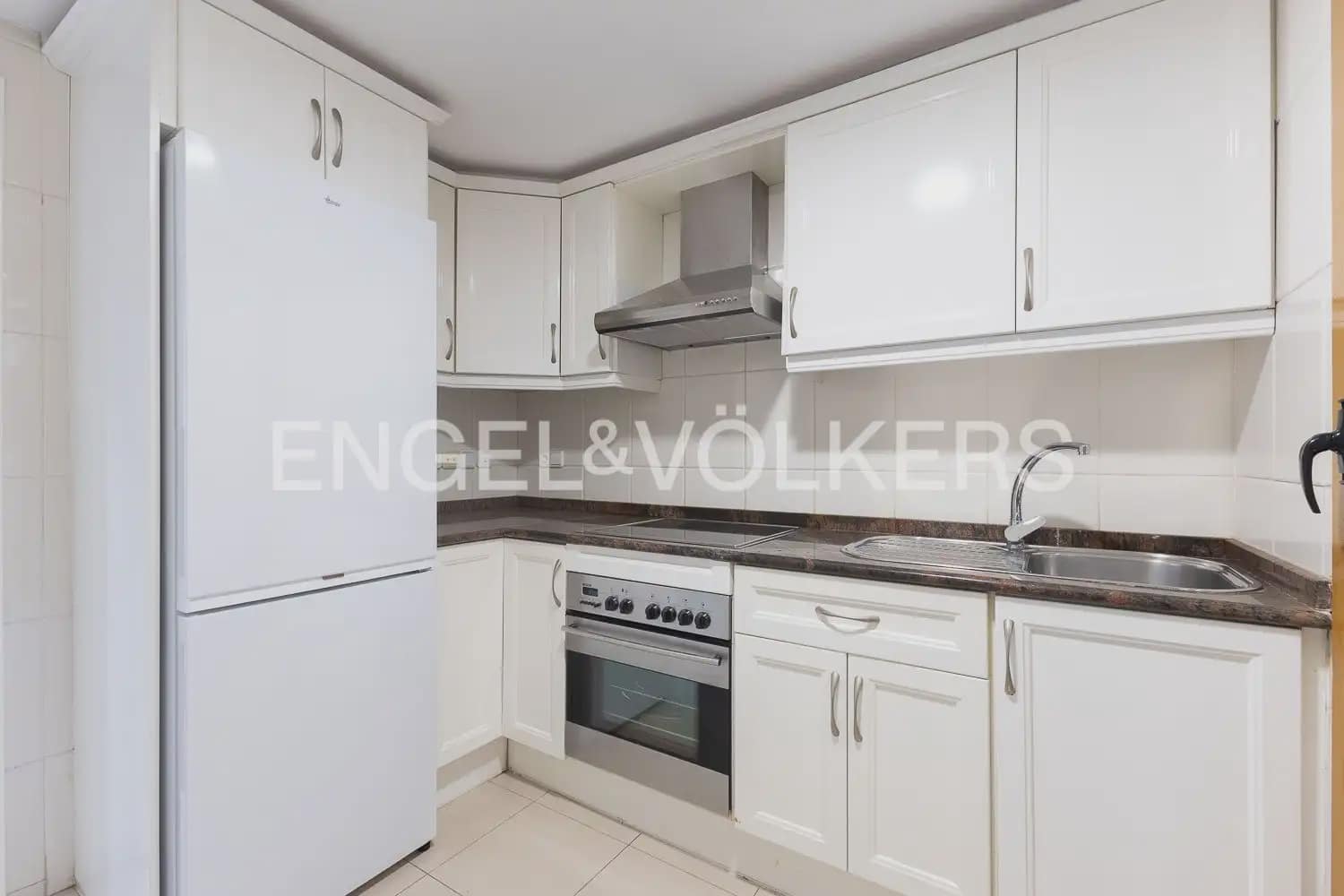 2 bedroom Flat for rent in Valencia city with pool garage - € 1,600 (Ref: 9897631)