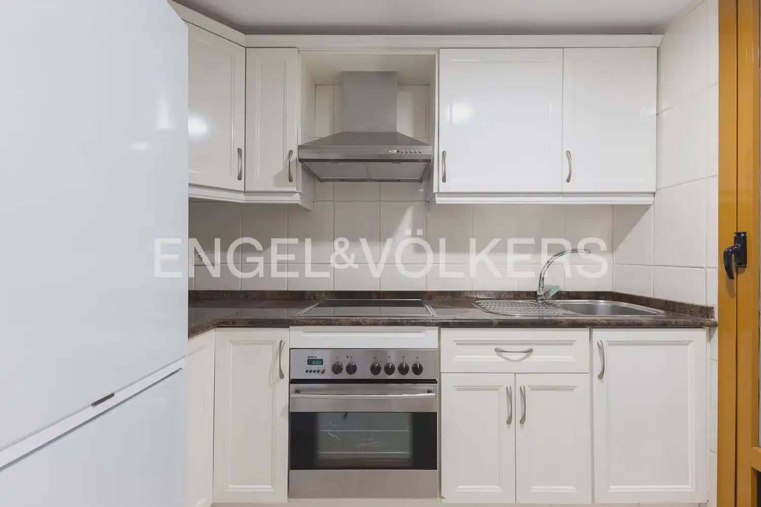 2 bedroom Flat for rent in Valencia city with pool garage - € 1,600 (Ref: 9897631)