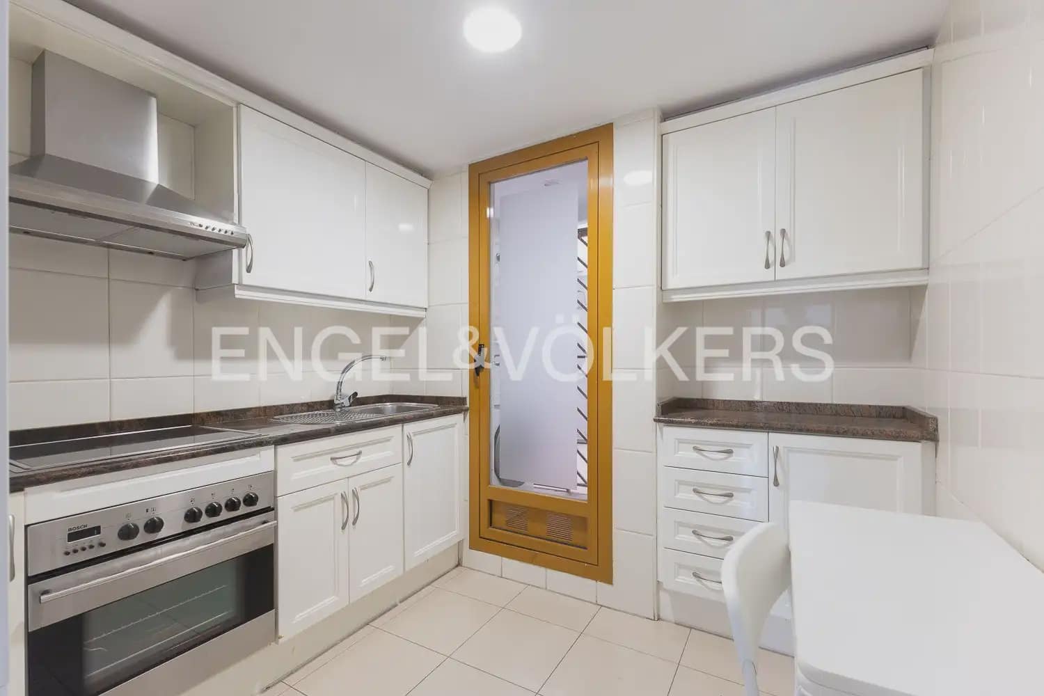 2 bedroom Flat for rent in Valencia city with pool garage - € 1,600 (Ref: 9897631)