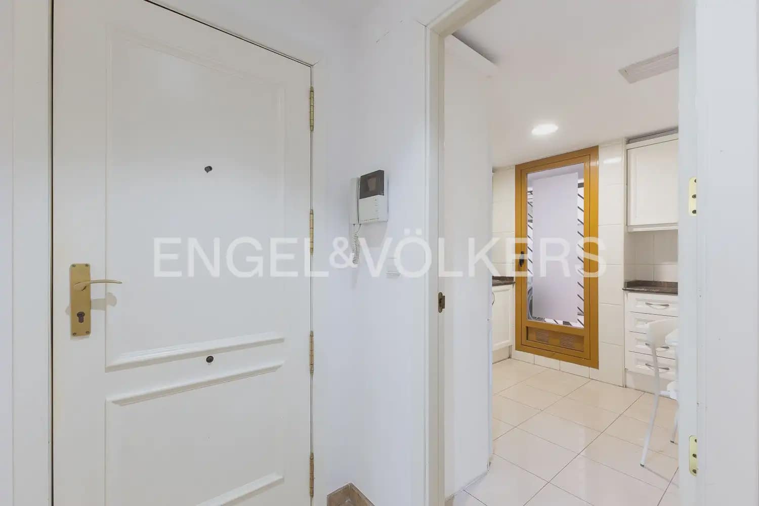2 bedroom Flat for rent in Valencia city with pool garage - € 1,600 (Ref: 9897631)
