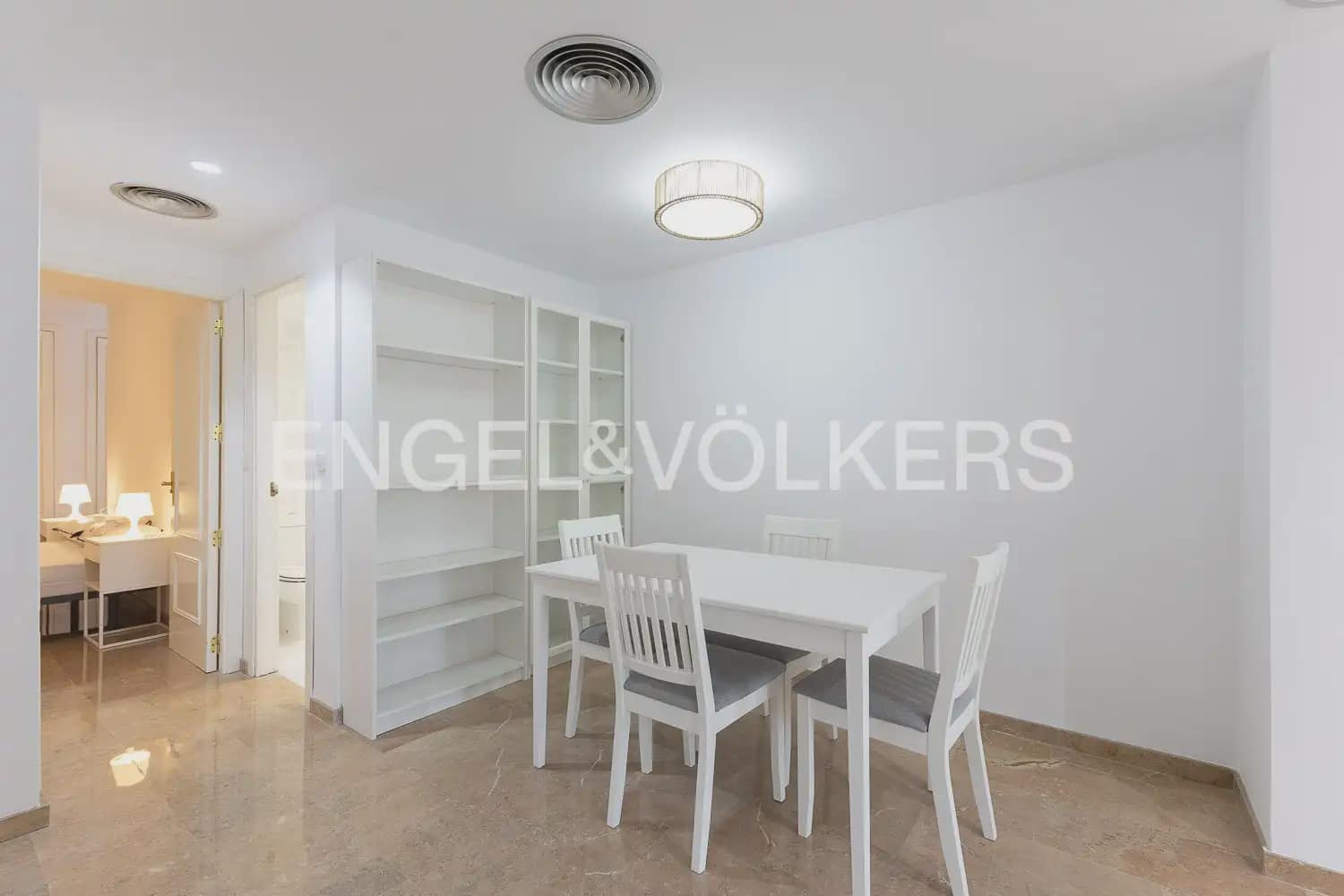 2 bedroom Flat for rent in Valencia city with pool garage - € 1,600 (Ref: 9897631)
