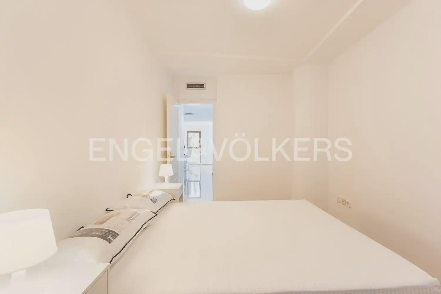 2 bedroom Flat for rent in Valencia city with pool garage - € 1,600 (Ref: 9897631)