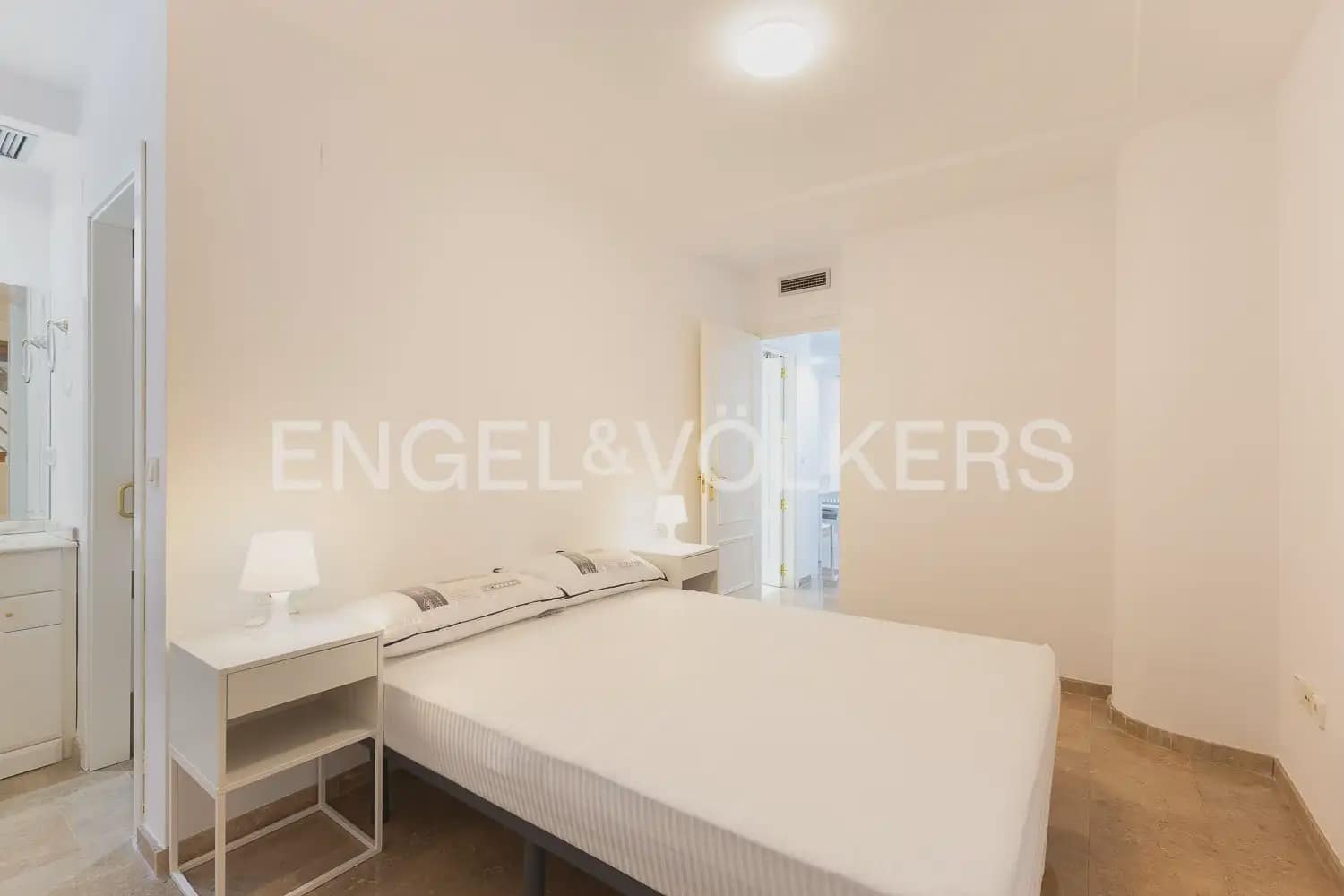 2 bedroom Flat for rent in Valencia city with pool garage - € 1,600 (Ref: 9897631)