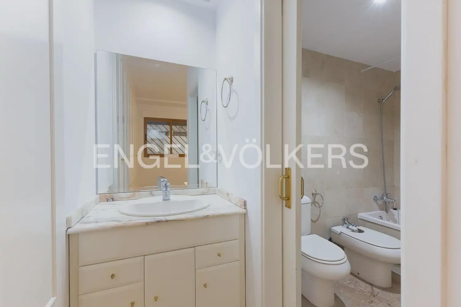 2 bedroom Flat for rent in Valencia city with pool garage - € 1,600 (Ref: 9897631)
