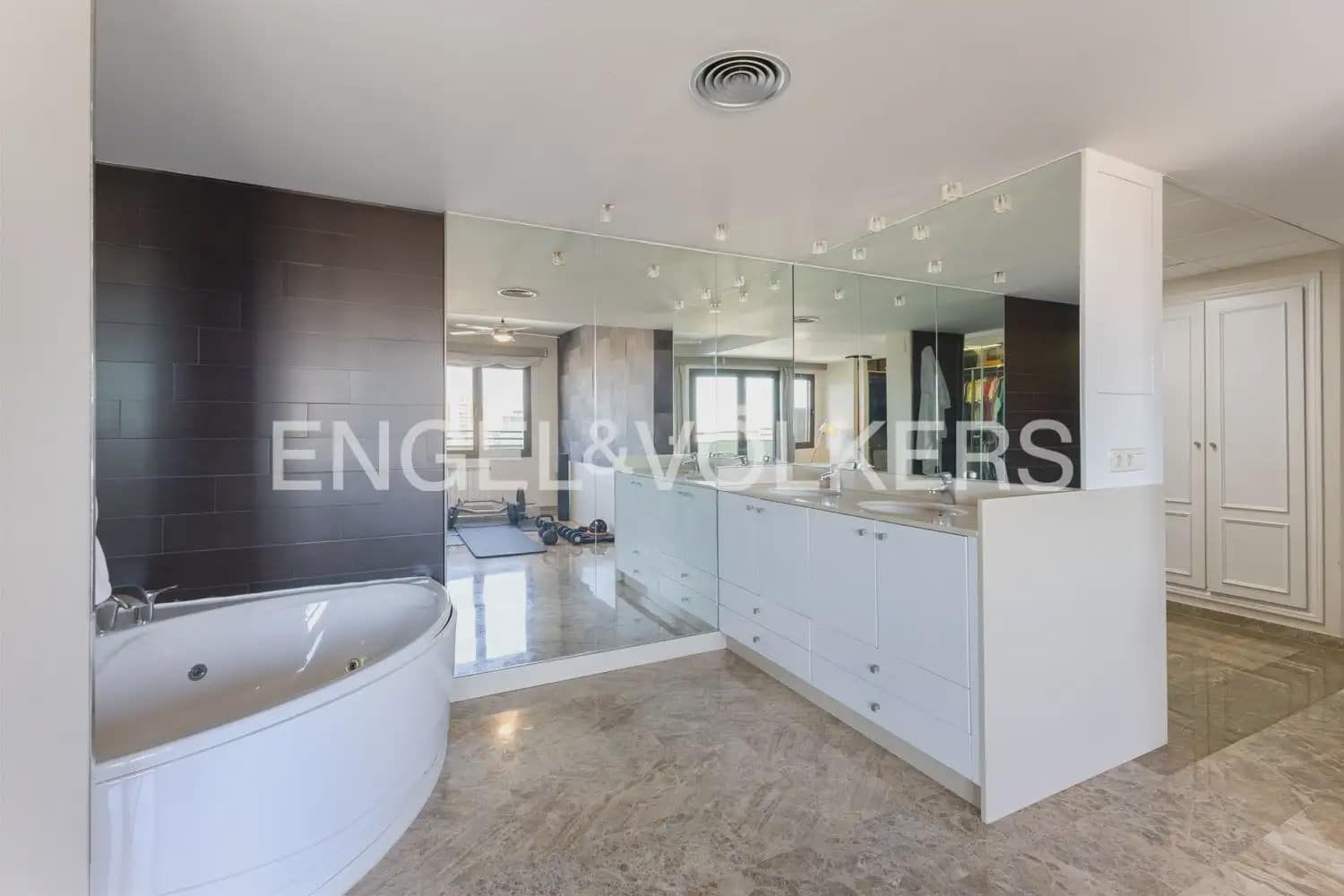 4 quarto Apartamento para venda em Valencia cidade com garagem - 1 495 000 € (Ref: 9897632)