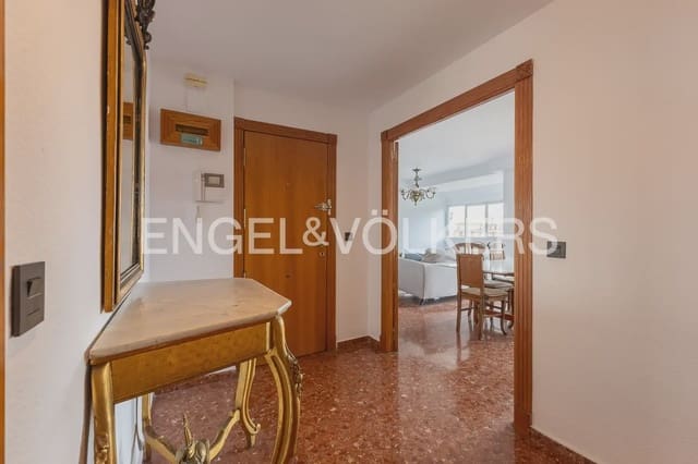5 slaapkamer Flat te koop in La Vega Baixa, Valencia stad met garage - € 620.000 (Ref: 9897633)