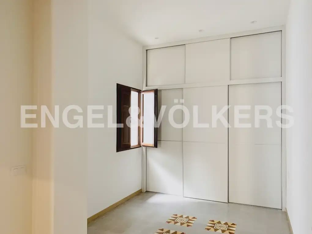 2 bedroom Flat for rent in Valencia city - € 1,350 (Ref: 9897634)