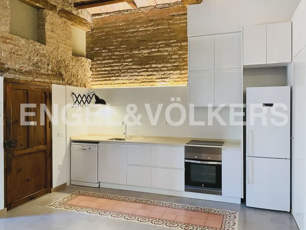 2 bedroom Flat for rent in Valencia city - € 1,350 (Ref: 9897634)