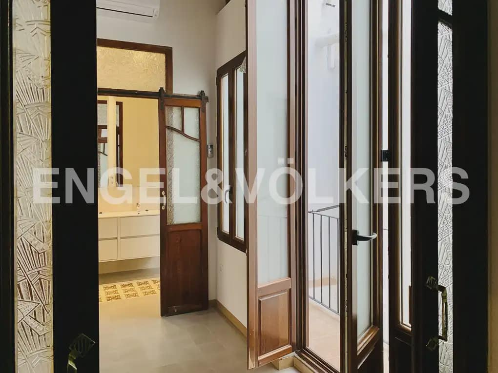 2 bedroom Flat for rent in Valencia city - € 1,350 (Ref: 9897634)