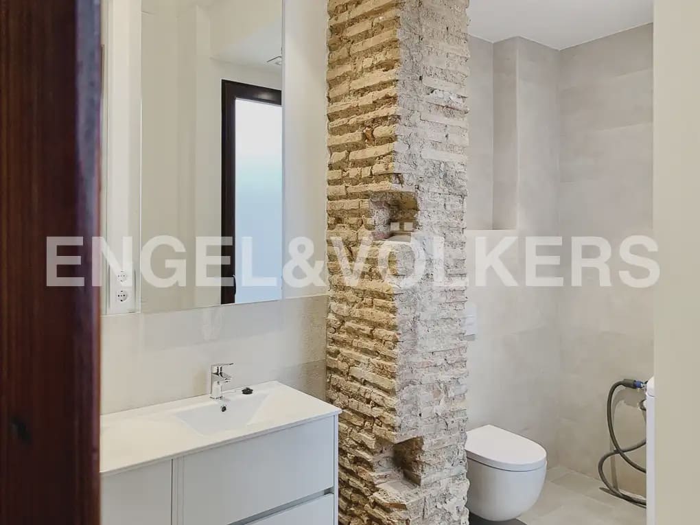 2 bedroom Flat for rent in Valencia city - € 1,350 (Ref: 9897634)