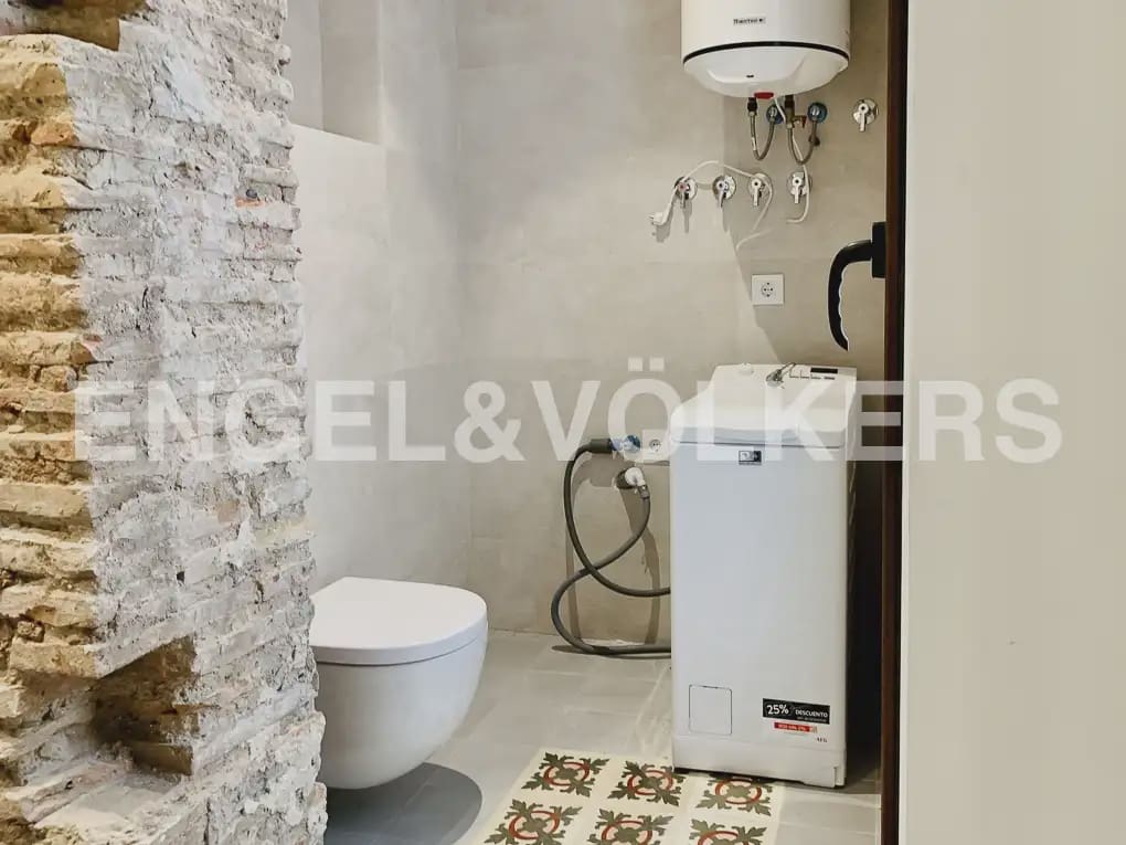 2 bedroom Flat for rent in Valencia city - € 1,350 (Ref: 9897634)