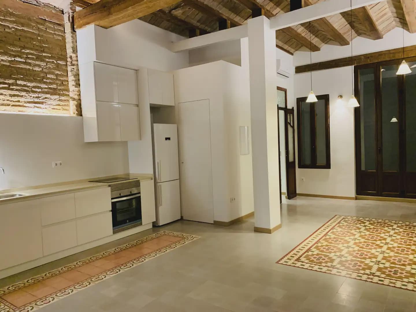 2 bedroom Flat for rent in Valencia city - € 1,350 (Ref: 9897634)