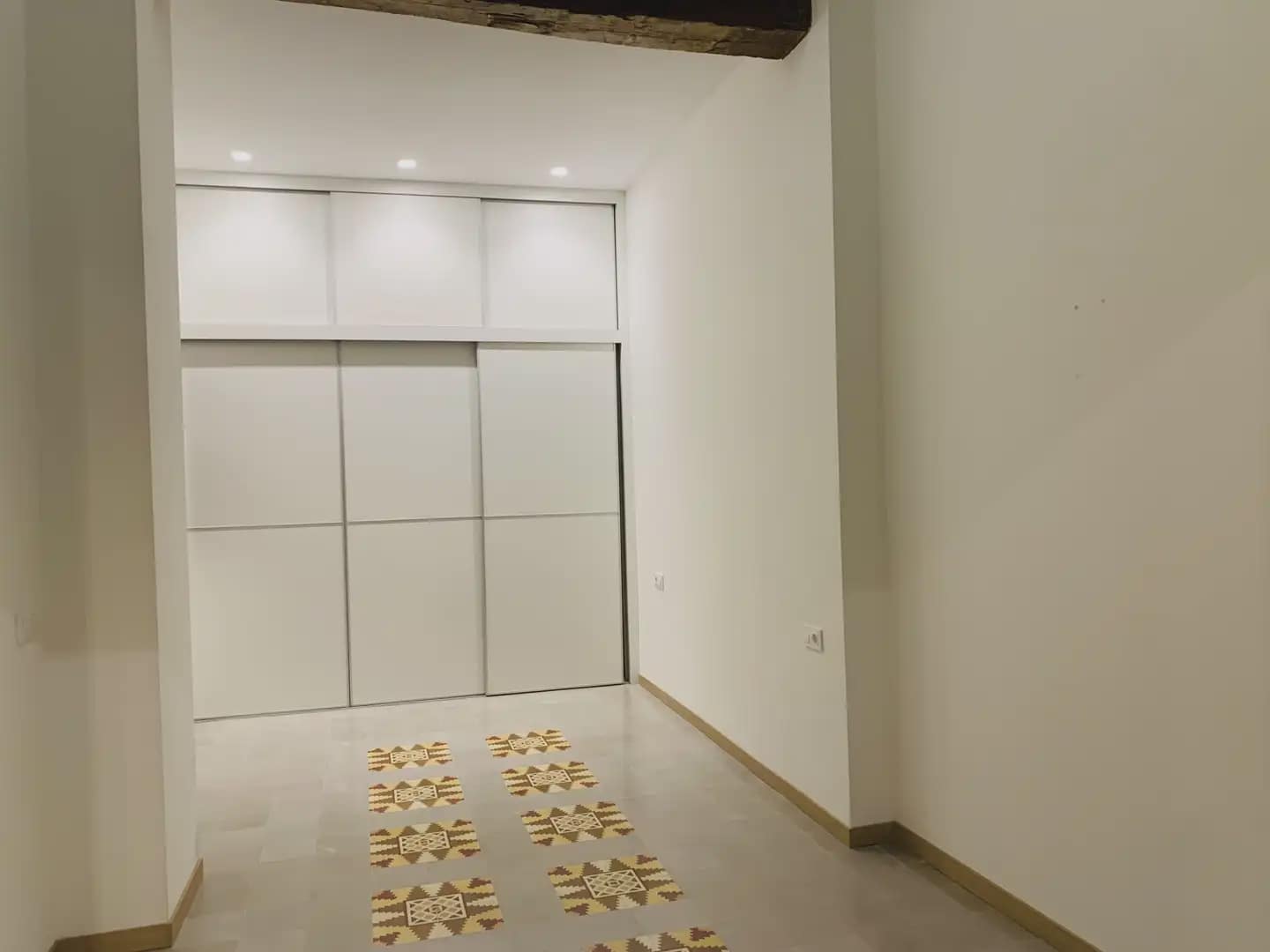 2 bedroom Flat for rent in Valencia city - € 1,350 (Ref: 9897634)