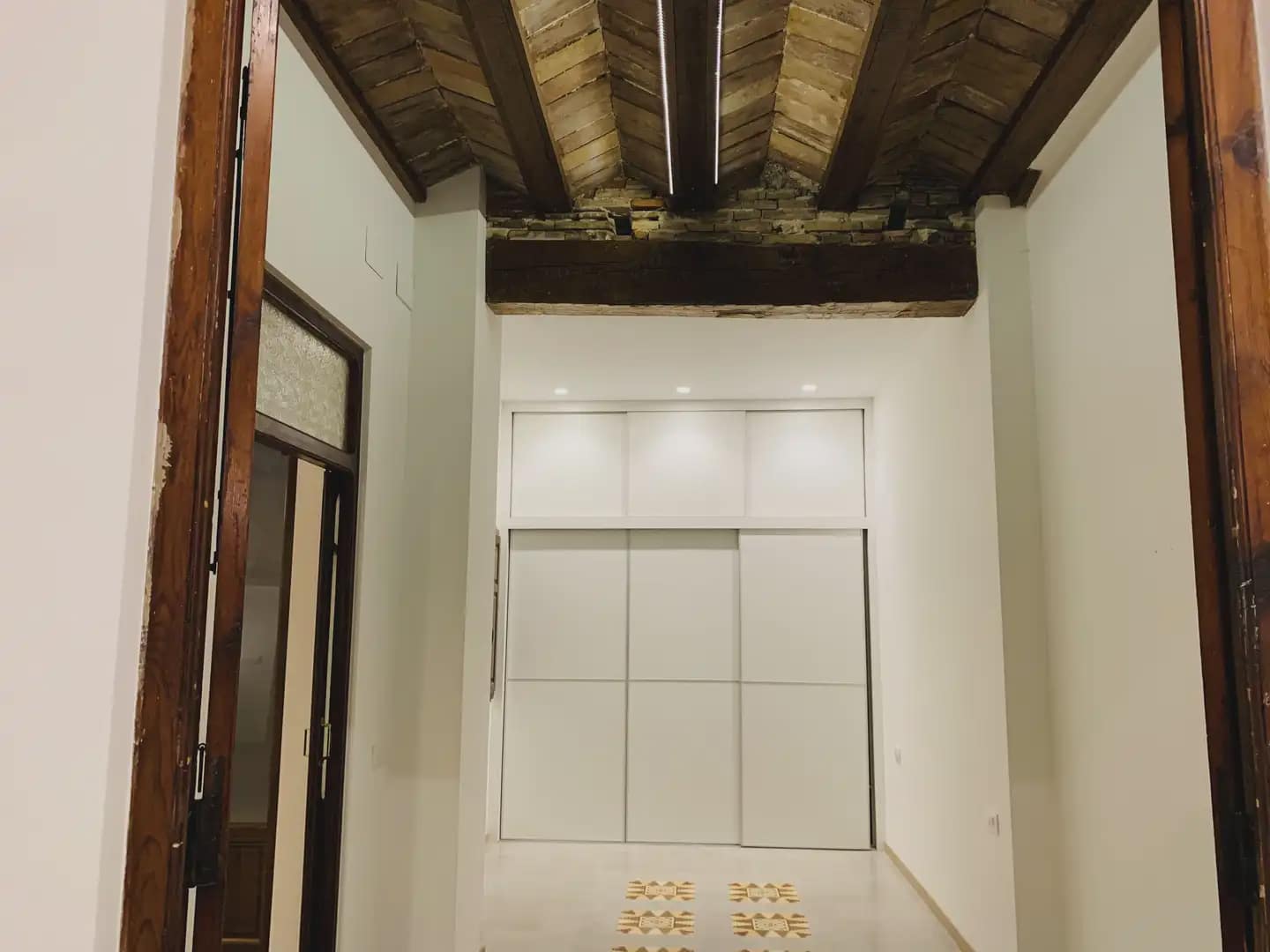 2 bedroom Flat for rent in Valencia city - € 1,350 (Ref: 9897634)