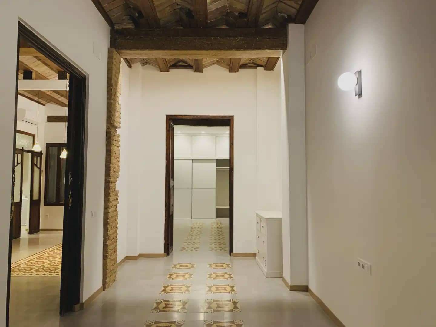 2 bedroom Flat for rent in Valencia city - € 1,350 (Ref: 9897634)