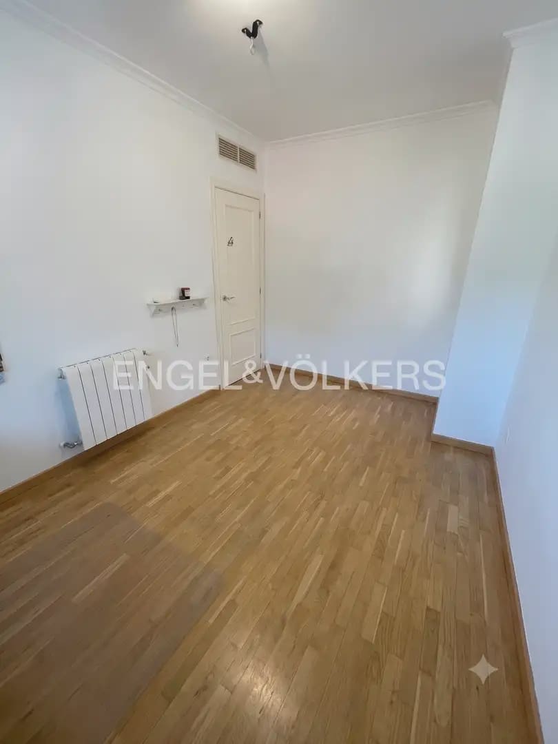 3 slaapkamer Flat te huur in Valencia stad met garage - € 2.300 (Ref: 9897651)