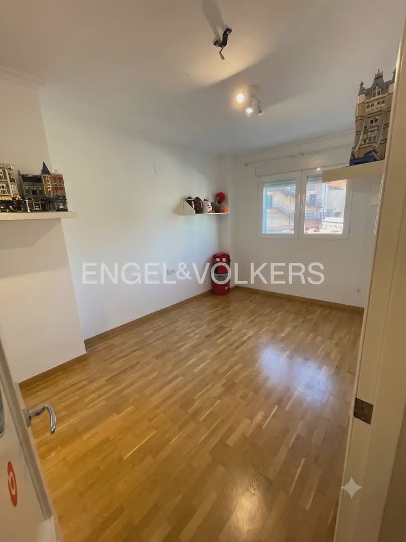 3 slaapkamer Flat te huur in Valencia stad met garage - € 2.300 (Ref: 9897651)