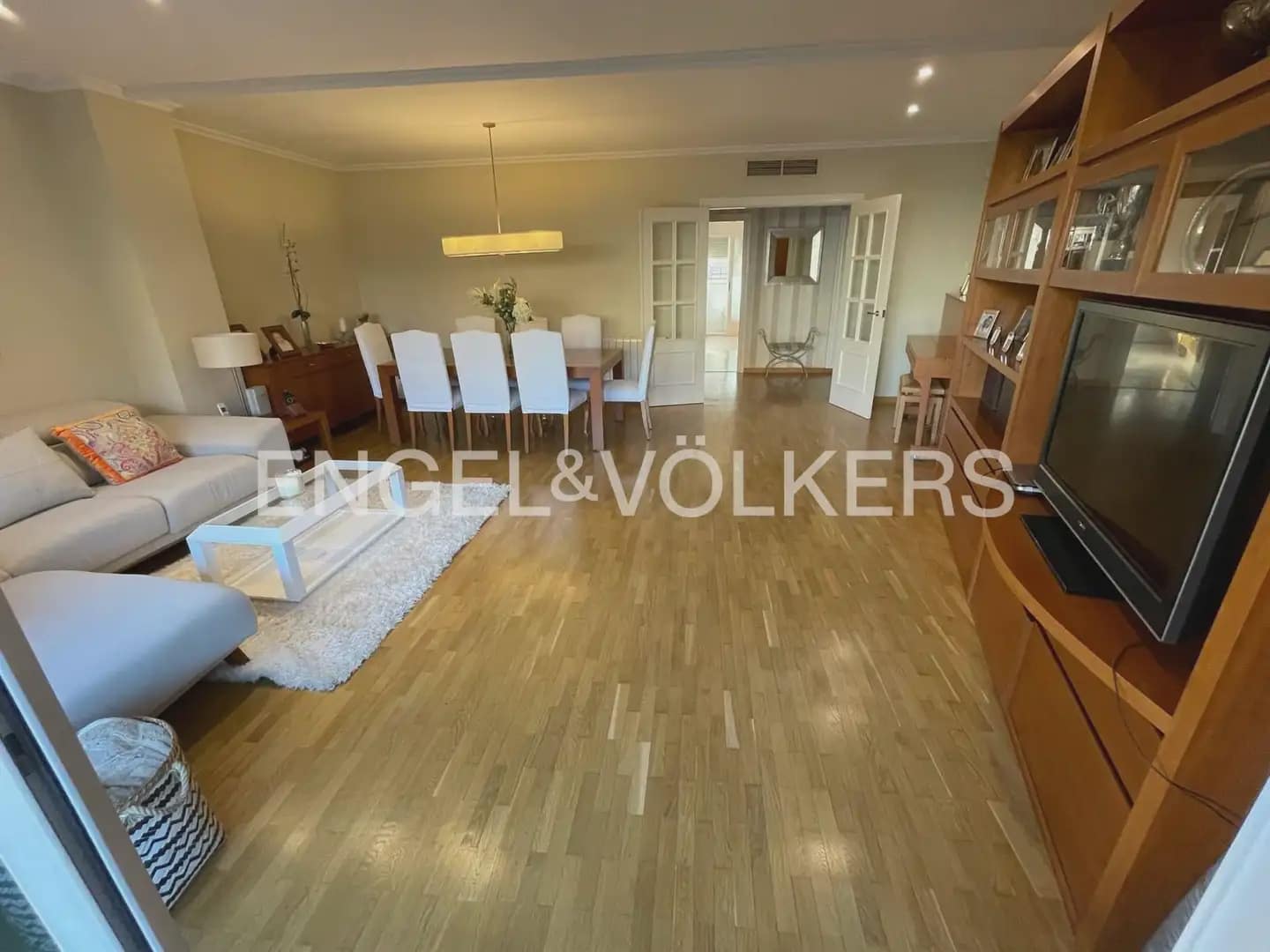 3 slaapkamer Flat te huur in Valencia stad met garage - € 2.300 (Ref: 9897651)