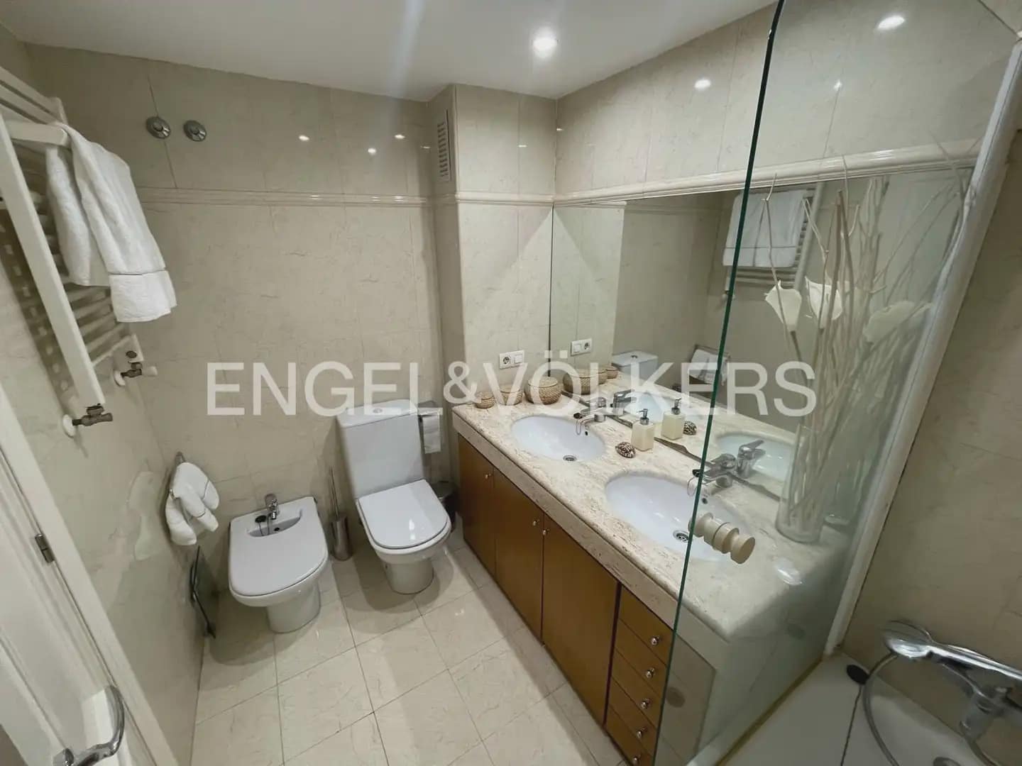 3 slaapkamer Flat te huur in Valencia stad met garage - € 2.300 (Ref: 9897651)
