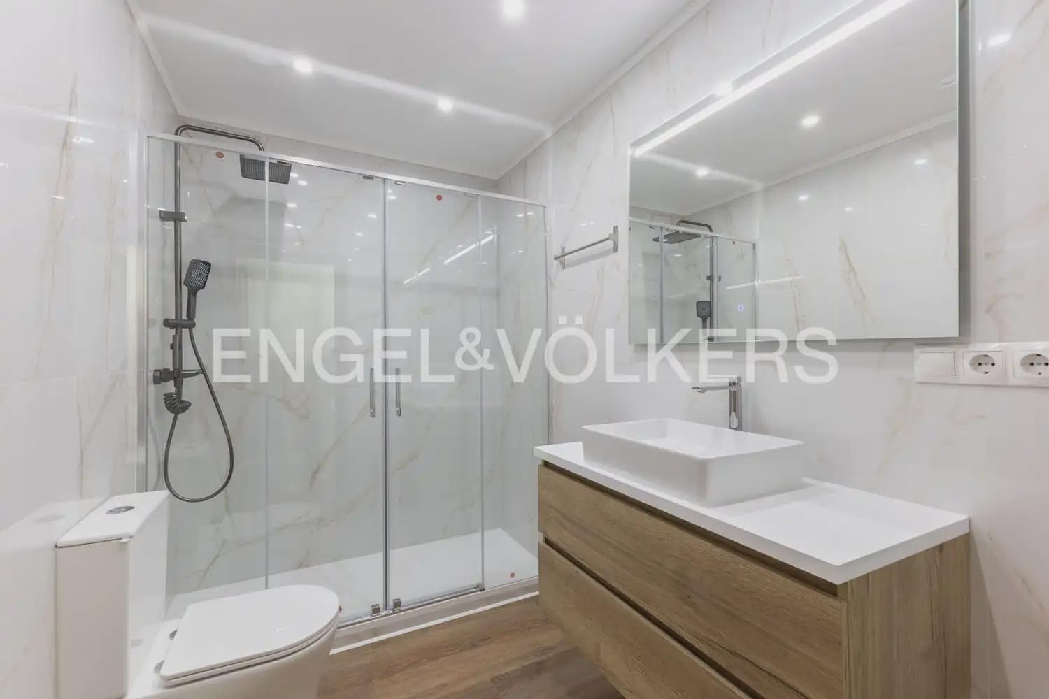 Appartement de 3 chambres à louer à Valence ville - 2 300 € (Ref: 9897652)