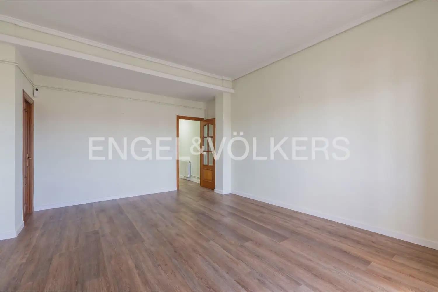3 bedroom Flat for rent in Valencia city - € 2,300 (Ref: 9897652)