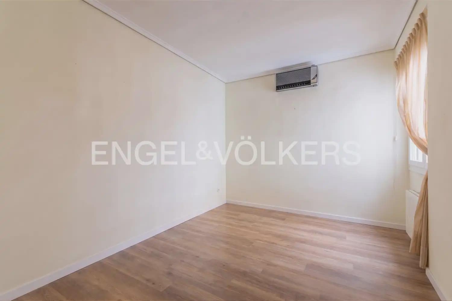 3 bedroom Flat for rent in Valencia city - € 2,300 (Ref: 9897652)