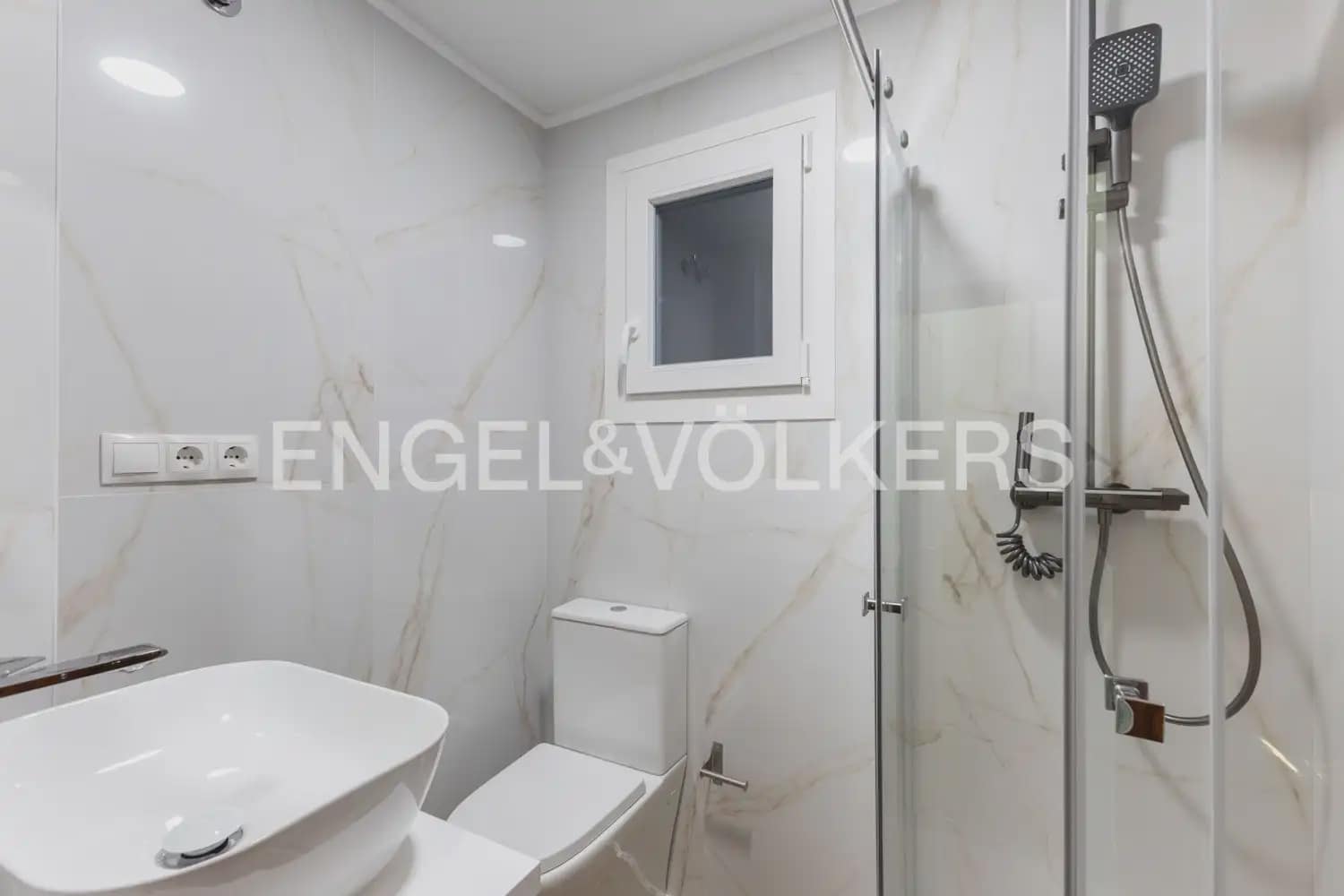 3 bedroom Flat for rent in Valencia city - € 2,300 (Ref: 9897652)