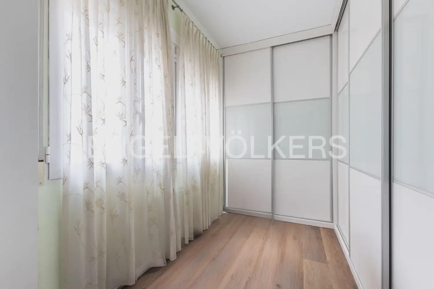 3 bedroom Flat for rent in Valencia city - € 2,300 (Ref: 9897652)