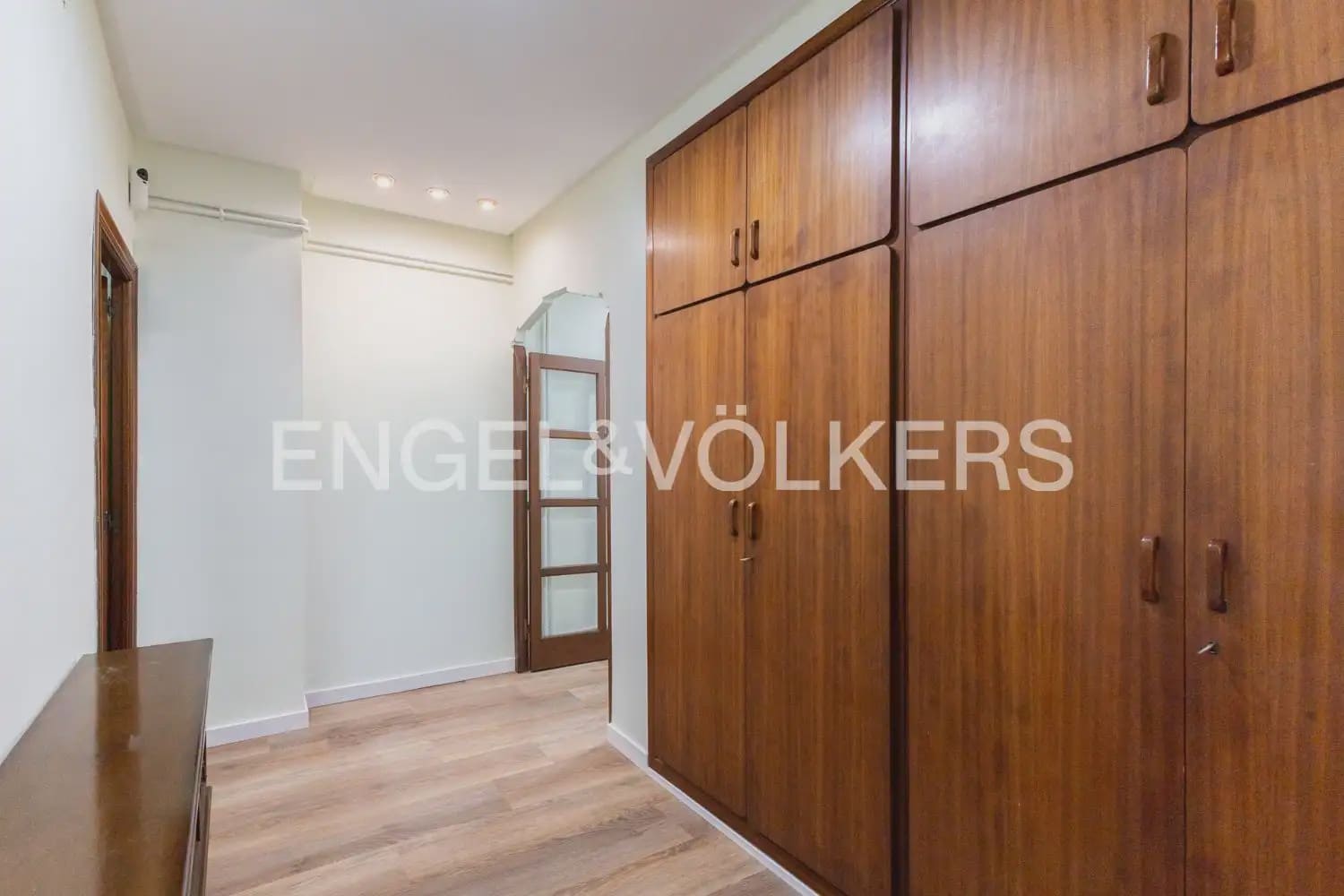 3 bedroom Flat for rent in Valencia city - € 2,300 (Ref: 9897652)
