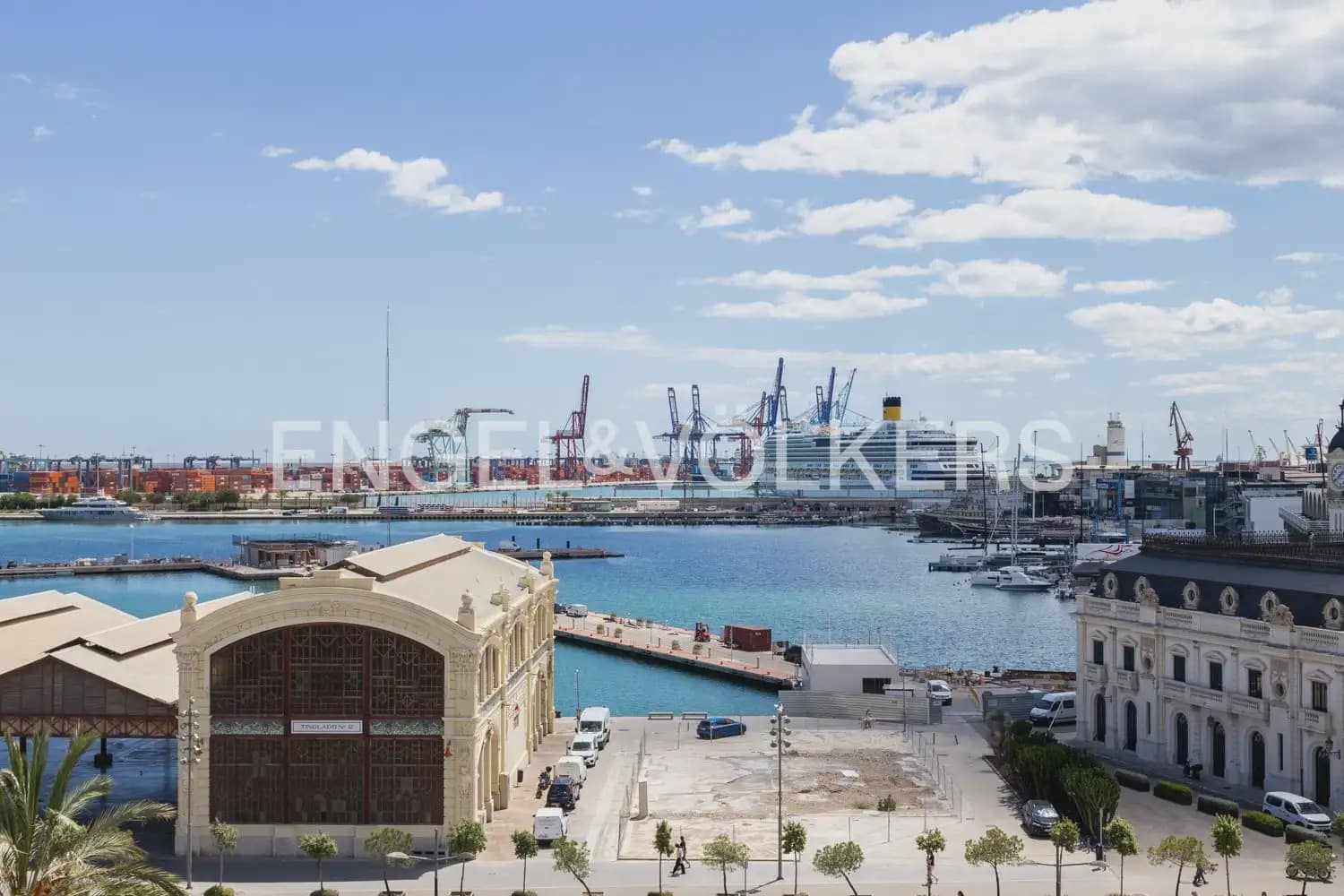 3 bedroom Flat for rent in Valencia city - € 2,300 (Ref: 9897652)