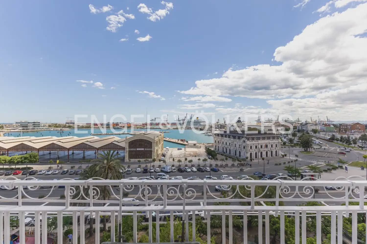 3 bedroom Flat for rent in Valencia city - € 2,300 (Ref: 9897652)