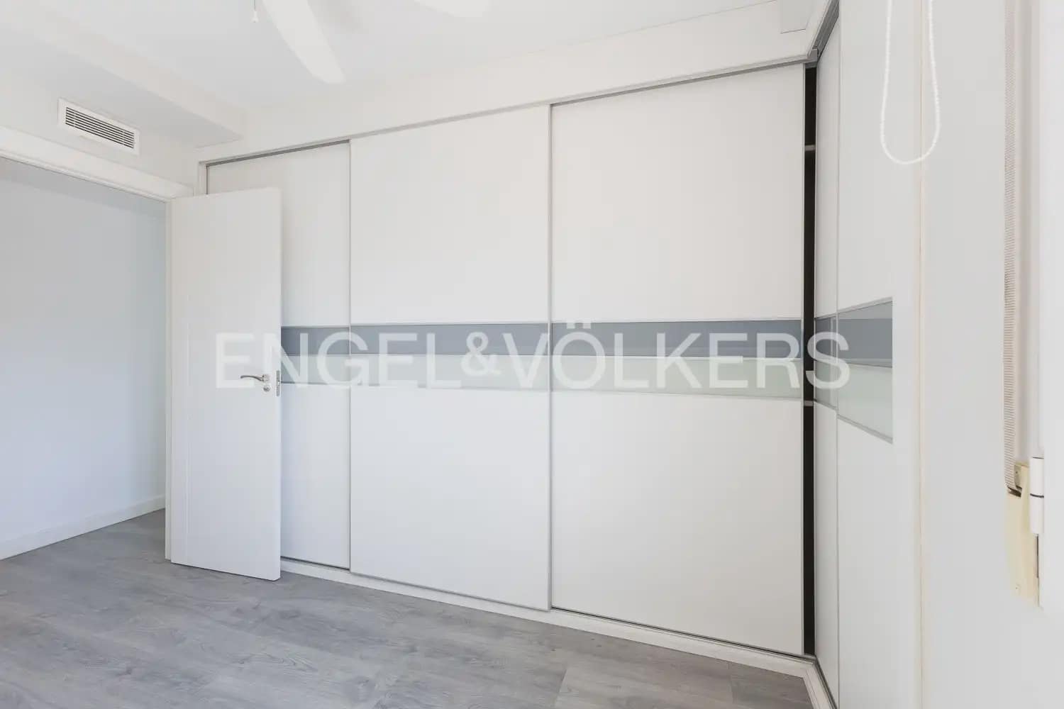 4 sypialnia Mieszkanie na sprzedaż w Miasto Walencja z garażem - 335 000 € (Ref: 9897653)