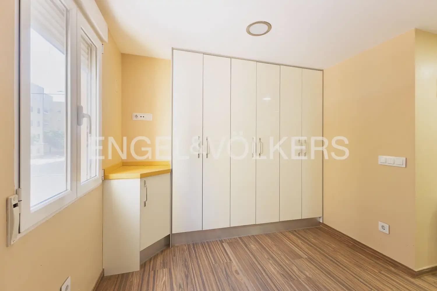 4 sypialnia Mieszkanie na sprzedaż w Miasto Walencja z garażem - 335 000 € (Ref: 9897653)