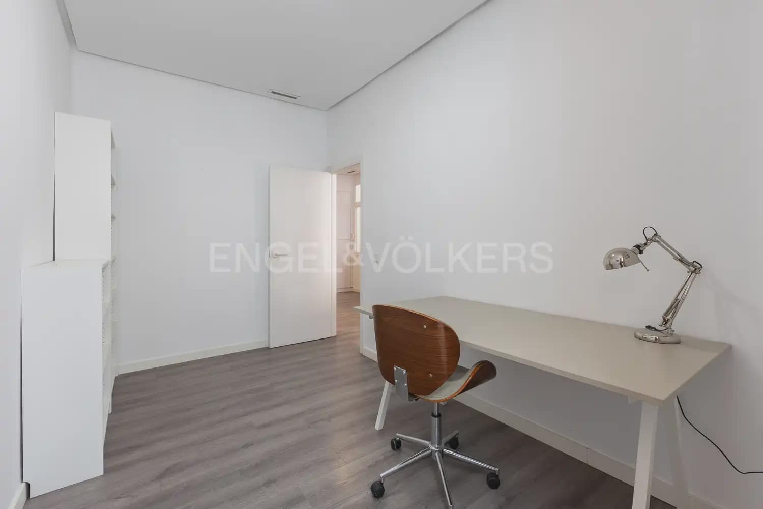 Piso de 3 habitaciones en València ciudad en alquiler con garaje - 2.300 € (Ref: 9897657)