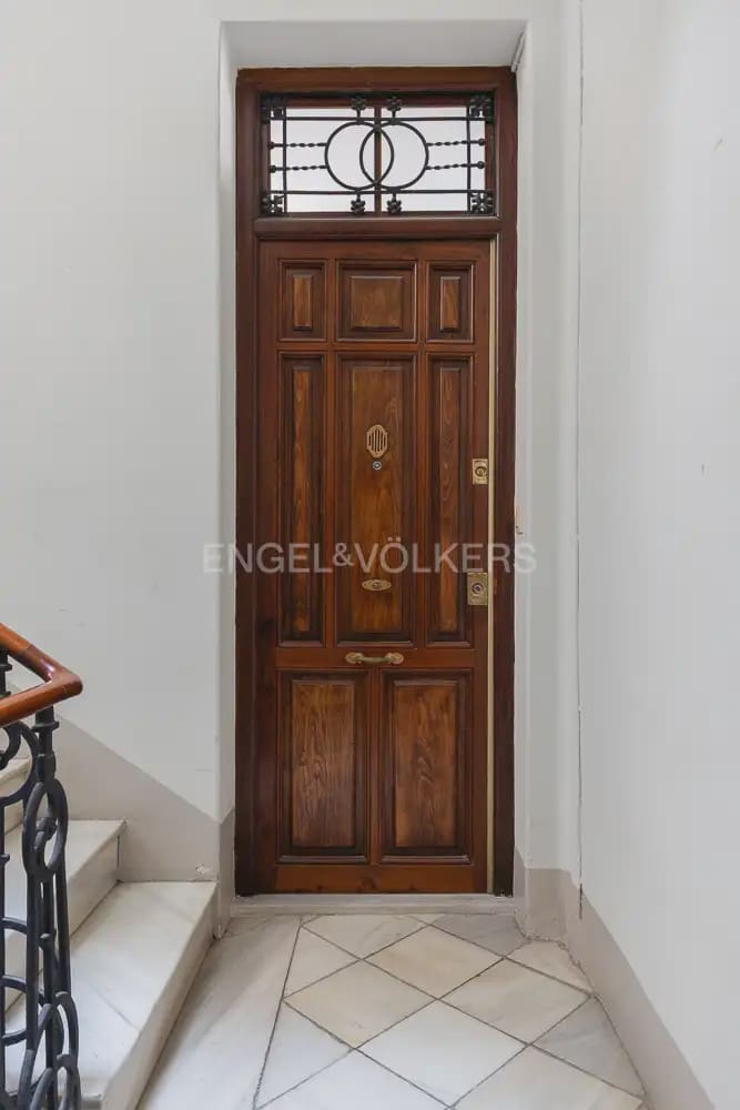 Piso de 3 habitaciones en València ciudad en alquiler con garaje - 2.300 € (Ref: 9897657)