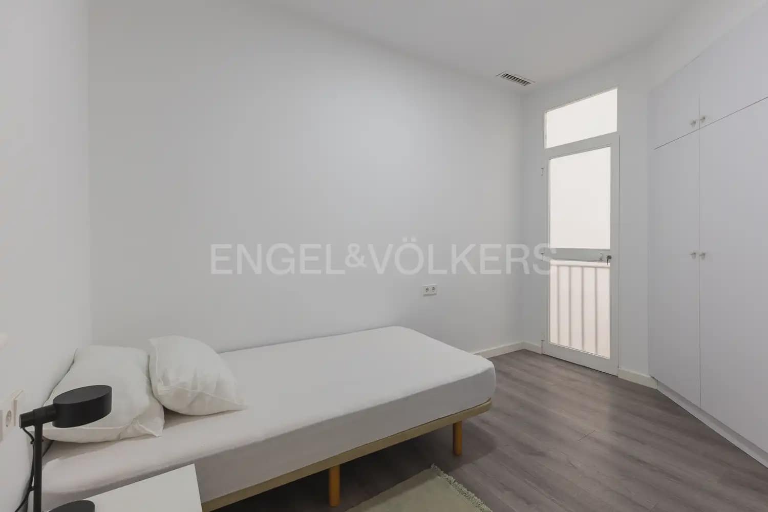 Piso de 3 habitaciones en València ciudad en alquiler con garaje - 2.300 € (Ref: 9897657)