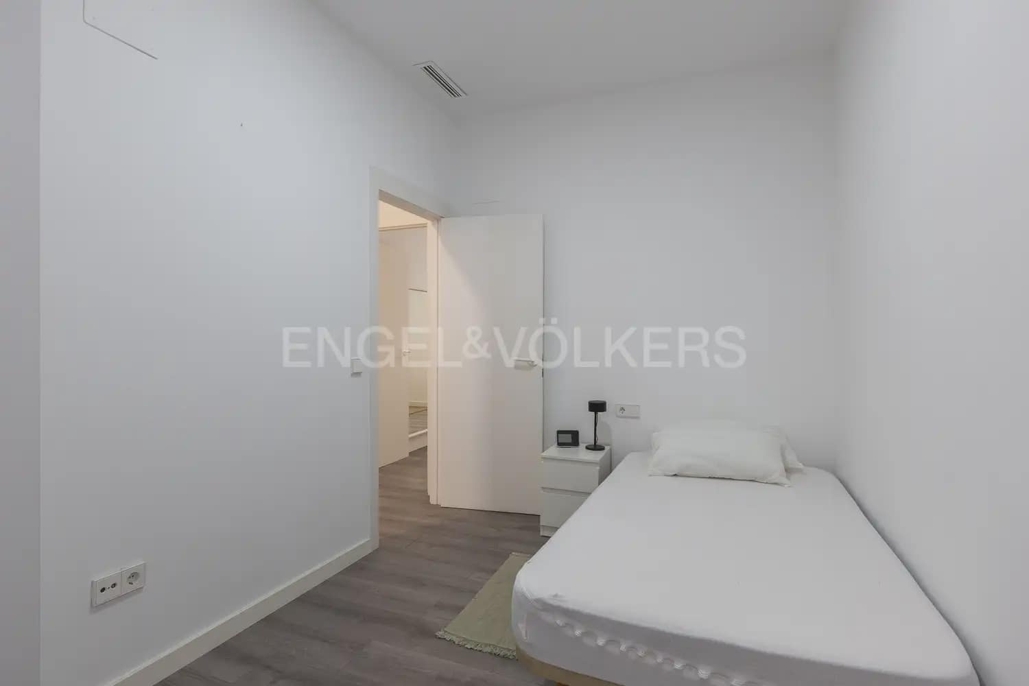 Piso de 3 habitaciones en València ciudad en alquiler con garaje - 2.300 € (Ref: 9897657)