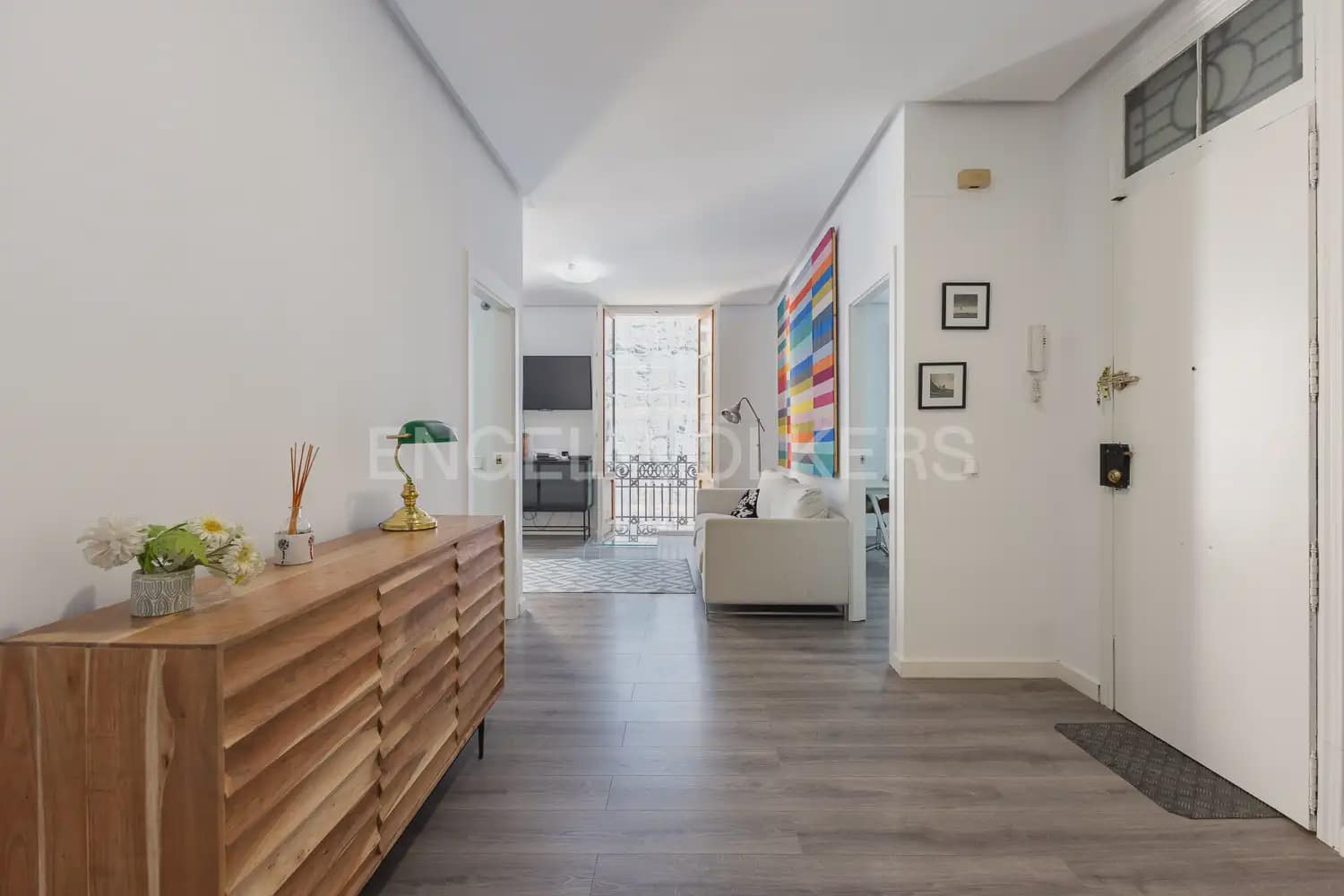Piso de 3 habitaciones en València ciudad en alquiler con garaje - 2.300 € (Ref: 9897657)