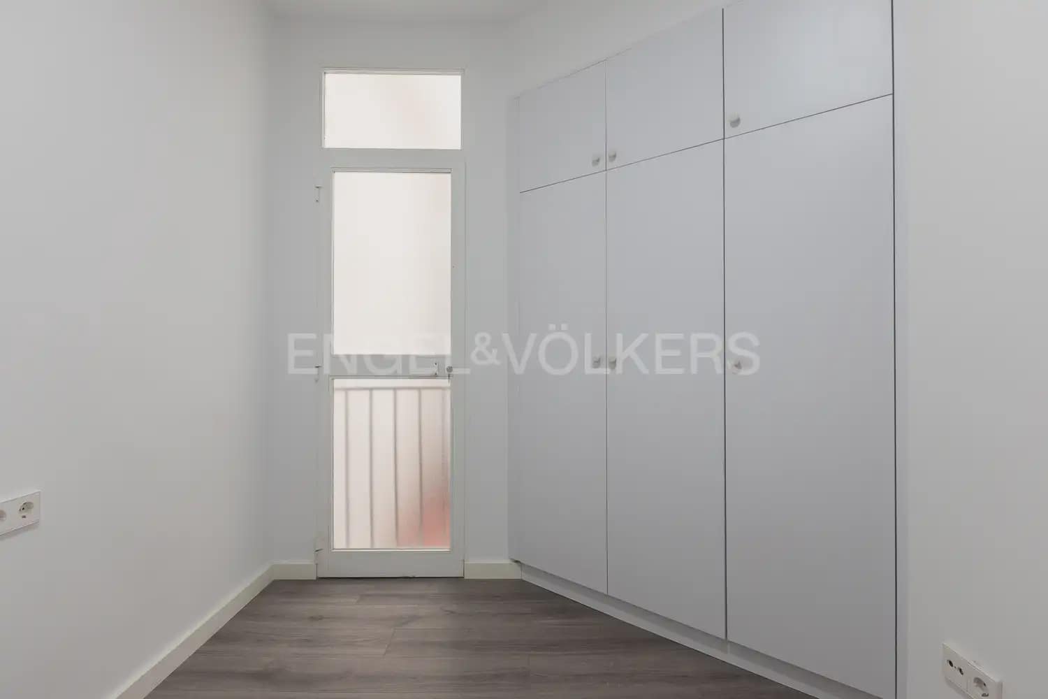Piso de 3 habitaciones en València ciudad en alquiler con garaje - 2.300 € (Ref: 9897657)