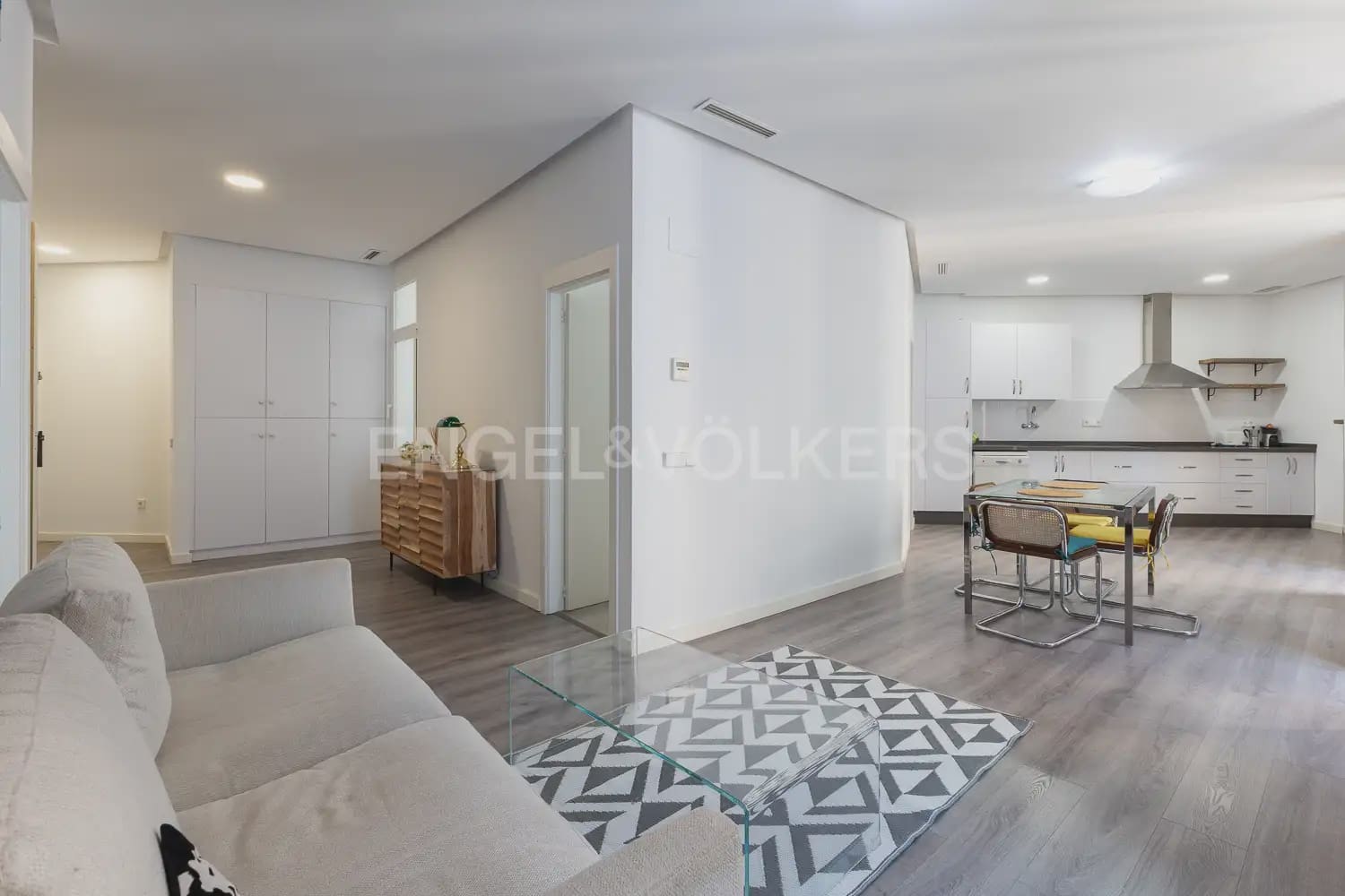 Piso de 3 habitaciones en València ciudad en alquiler con garaje - 2.300 € (Ref: 9897657)
