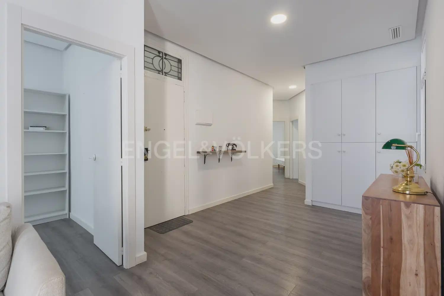 Piso de 3 habitaciones en València ciudad en alquiler con garaje - 2.300 € (Ref: 9897657)