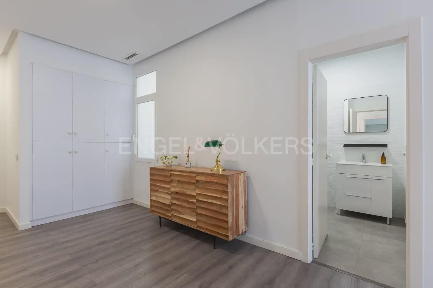 Piso de 3 habitaciones en València ciudad en alquiler con garaje - 2.300 € (Ref: 9897657)