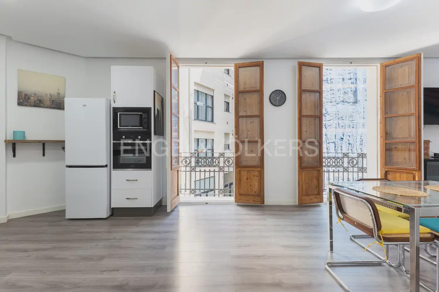 Piso de 3 habitaciones en València ciudad en alquiler con garaje - 2.300 € (Ref: 9897657)